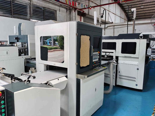 Düğün Şekeri Hediyesi Sert Otomatik Kutu İmalat Makinesi Görsel Konumlandırma ile 300gsm