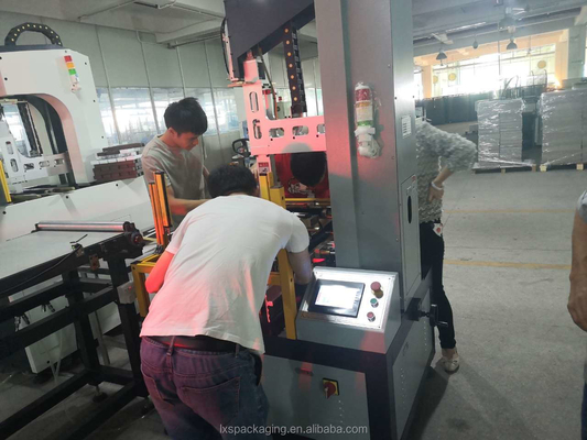 Yüksek Doğruluklu Ayakkabı Kutusu Yapma Makinesi 0.6Mpa Hava Besleme Pnömatik