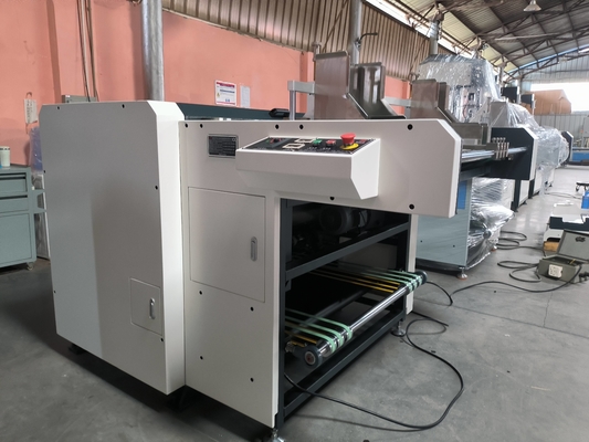 Tam otomatik yüksek hızlı hassasiyetli karton karton kağıt MDF Demir siyah 30m/min oluk makinesi
