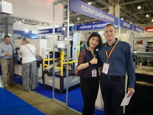 Katlanır Karton Sert Kutu Şekillendirme Makinesi 28pcs / Min Kutu Paketleme Hattı