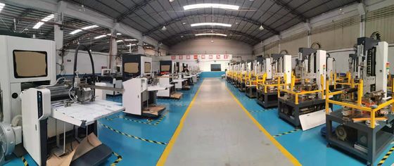 2.5kw Karton Sert Kutu Şekillendirme Makinesi Cep Telefonu İçin 26pcs / dak