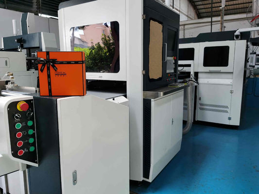 Sert Kapak Tabanı Tatlı Kutu Kesme Makinesi 0.16mm Görsel Konumlandırma