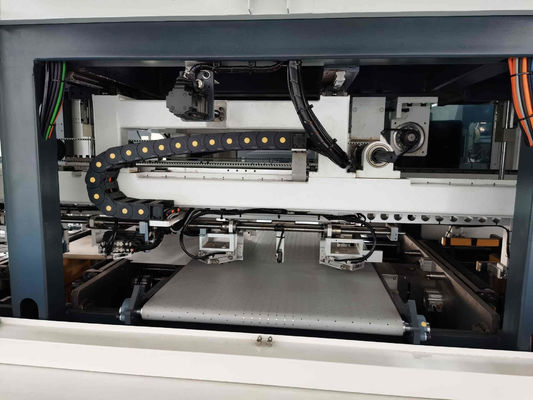 Sert Kapak Tabanı Tatlı Kutu Kesme Makinesi 0.16mm Görsel Konumlandırma