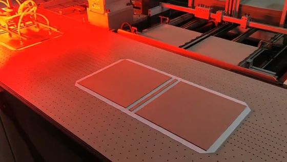 Kutu Sert Kapak Konumlandırma Makinesi 1500pcs/h hediye kutusu Kısa Süre Ayarı