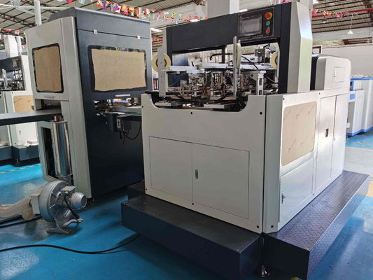 Düğün Şekeri Hediyesi Sert Otomatik Kutu İmalat Makinesi Görsel Konumlandırma ile 300gsm