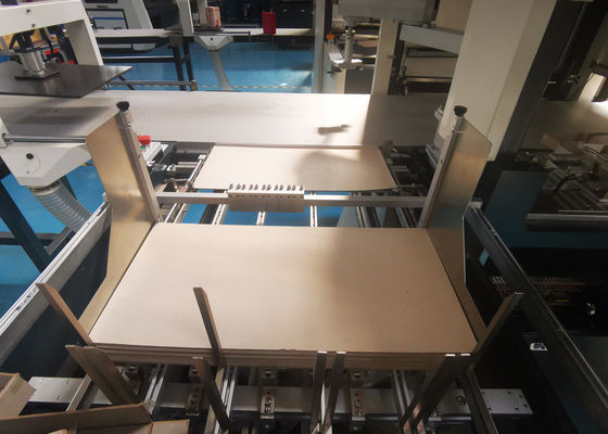 Konumlandırma Parfüm Kutusu Yapıştırma Makinesi Hediye Kutusu Hızı ile Saatte 1400pcs Yapma Makinesi