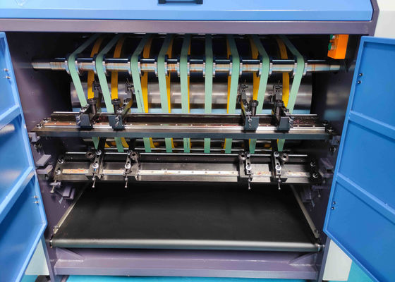 Hediye Kutusu için Sert Kağıt 2Kw 35m / Min Yerleştirme Kurulu Kanal Açma Makinesi