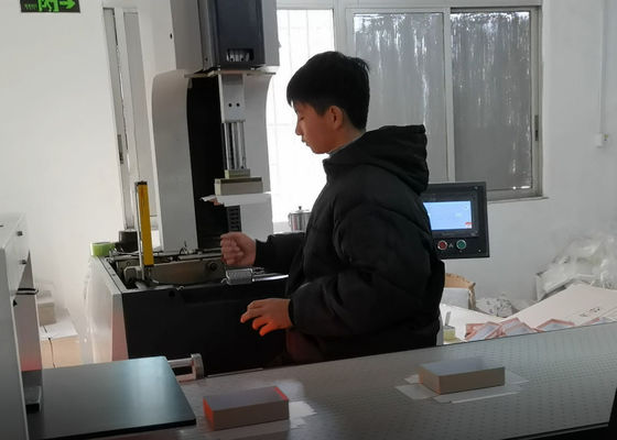 Yarı Otomatik Sert Cep Telefonu Kutuları Sarma Makinesi Ayrıca Kozmetik Kutuları Yapabilir