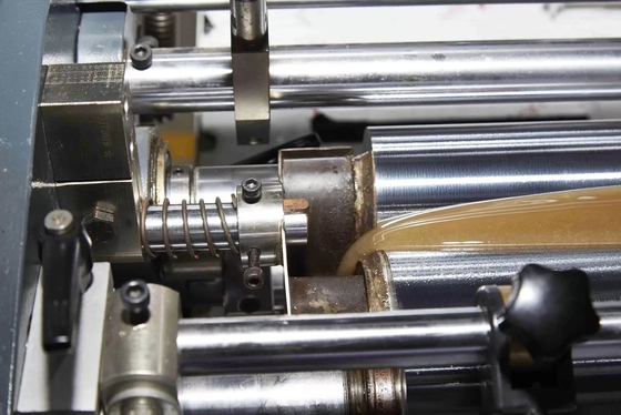 Servo Motor Besleme Sistemli Yükseklik 15 - 120mm Sert Kutu İmalat Makinesi